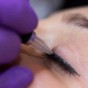 Maquillage permanent eyeliner